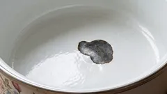 I velký odštěpek lze ještě opravit: čím opravit poškozený smalt na nádobí?