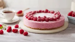 Jemný, nadýchaný a bez pečení: malinový sen, do kterého se nelze nezamilovat.