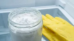 Jak vyčistit ledničku jedlou sodou a navždy se zbavit pachů