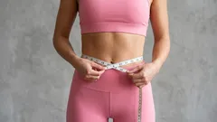 Povislé břicho se neodstraní skrčováním. 5 cviků, o kterých fitness kluby mlčí