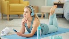 Cvičení pro lenochy. Jak posilovat svaly, aniž by si toho okolí všimlo, třeba v kanceláři nebo v autobuse