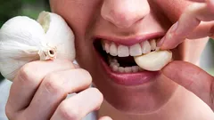 Co se stane, když budete jíst česnek každý den? Dietologové mají odpověď