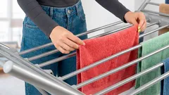 Jak vysušit prádlo za 7 minut bez žehličky, topení a sušičky: účinný tip