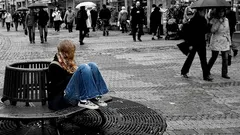 Jak poznat osamělost uprostřed lidí: když vás ostatní vidí hlavně v roli