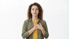  Podle psychologie lidé, kteří jsou vždy milí ke všem, často skrývají hluboké emocionální vyčerpání, kterého si málokdo všimne.