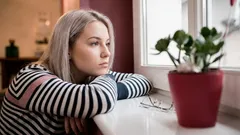 Jak se dá z drobných zvyků poznat, že je člověk osamělý – i když to sám neříká