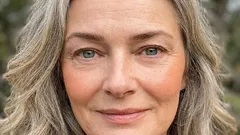 Jak si po padesátce udělat dokonalý make-up, abyste nevypadala, jako byste měla masku, nebo abyste příliš neleskla.