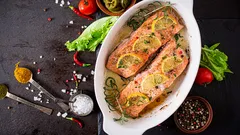 Večeře z jednoho pekáče za 30 minut: tajemství dokonalého lososa, který se rozplývá na jazyku