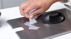 Jak snadno odstranit přilepené štítky: tyto triky opravdu fungují.