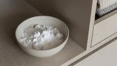 Rozlučte se se zatuchlým zápachem ve skříni: jednoduchý trik, který funguje v dnech s vysokou vlhkostí.