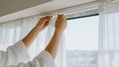 Tyl zůstane sněhově bílý jako v den nákupu: jednoduchý způsob praní bez vaření