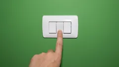 Nechat světlo zapnuté, nebo ho vypnout a znovu zapnout: co spotřebuje více energie?