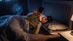 Jak prolomit začarovaný kruh „pozdního usínání“ – konkrétní strategie pro obnovení spánkového režimu.