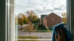 Okna jsou teď čistší než po úklidu! Moje kamarádka, která pracuje jako uklízečka, mi prozradila pár jednoduchých triků.