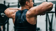 Nejlepší cviky na ramena, díky kterým získáte postavu ve tvaru písmene V