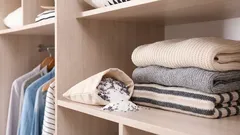 Co dát do skříně, aby oblečení vždy příjemně vonělo: levný trik, o kterém neví každý